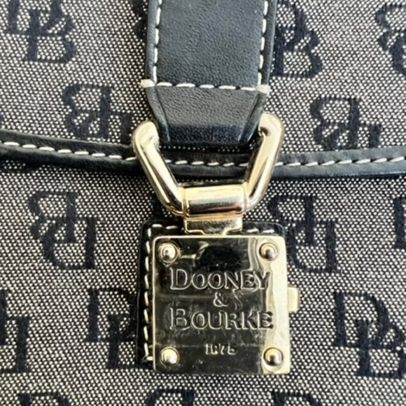 Dooney and Bourke pocketbook w/wallet - Picture 7 of 7
